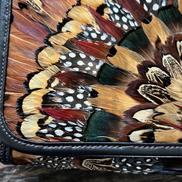 Beautiful Feather appliqué shoulder purse - Picture 3 of 9